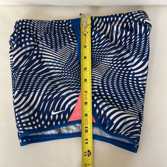 Nike Girl’s athletic running shorts-size L - Picture 7 of 9
